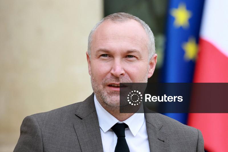 France's government postpones budget talks to Tuesday