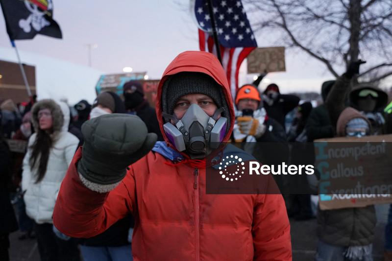 Anti-ICE demonstrators chase off outnumbered far-right activists at Minneapolis rally