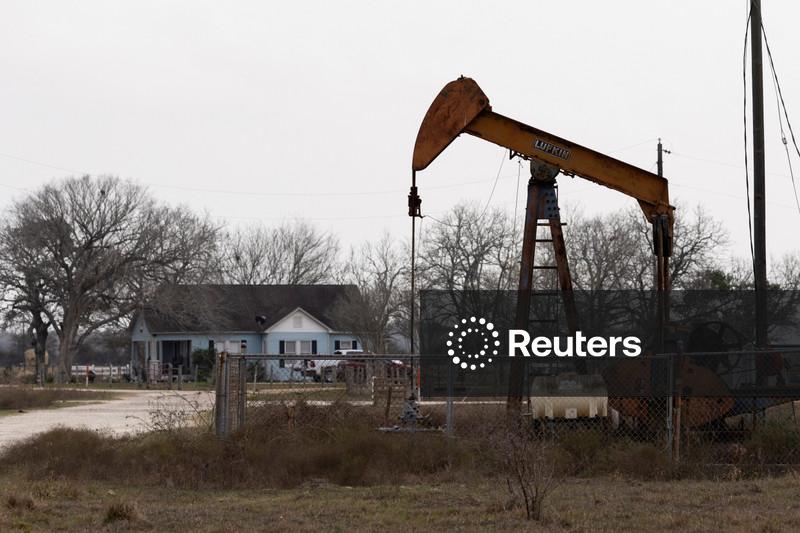 Oil firmer as ebbing Iranian protests lower chance of US attack