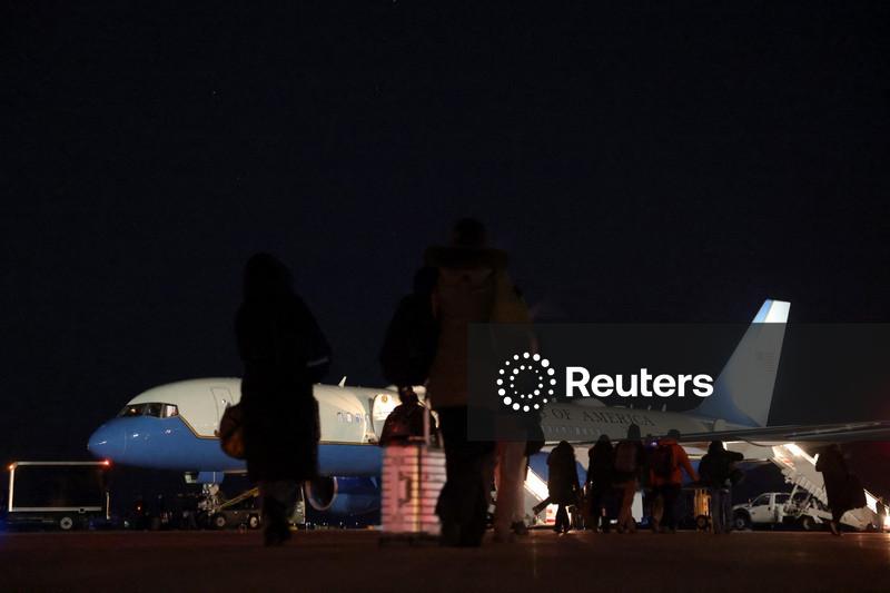 Trump's plane lands safely after 'minor electrical issue,' Davos trip to continue