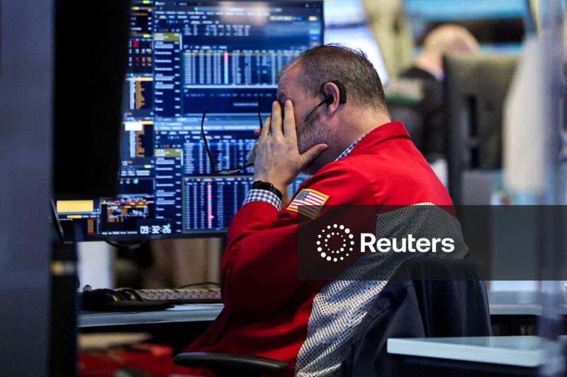 Analysis-Geopolitical and tariff risk back with a bang for markets   