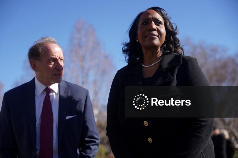 US Supreme Court sees risk in Trump running roughshod over Fed