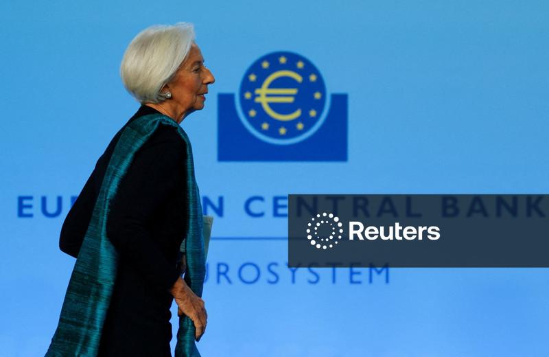 Steady euro zone outlook holds as economists resist changing tune: Reuters poll