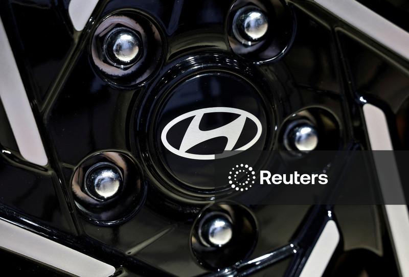 Hyundai Motor reports 40% slump in Q4 operating profit