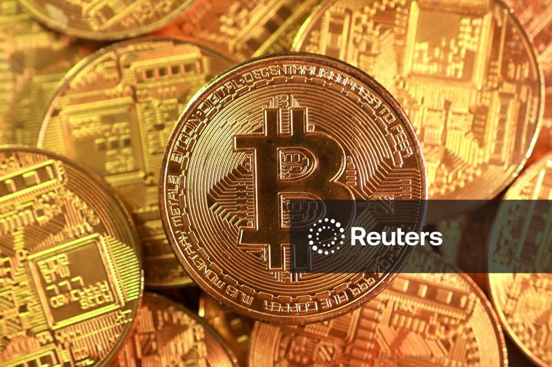 Bitcoin slips as Fed chair speculation hits risky assets