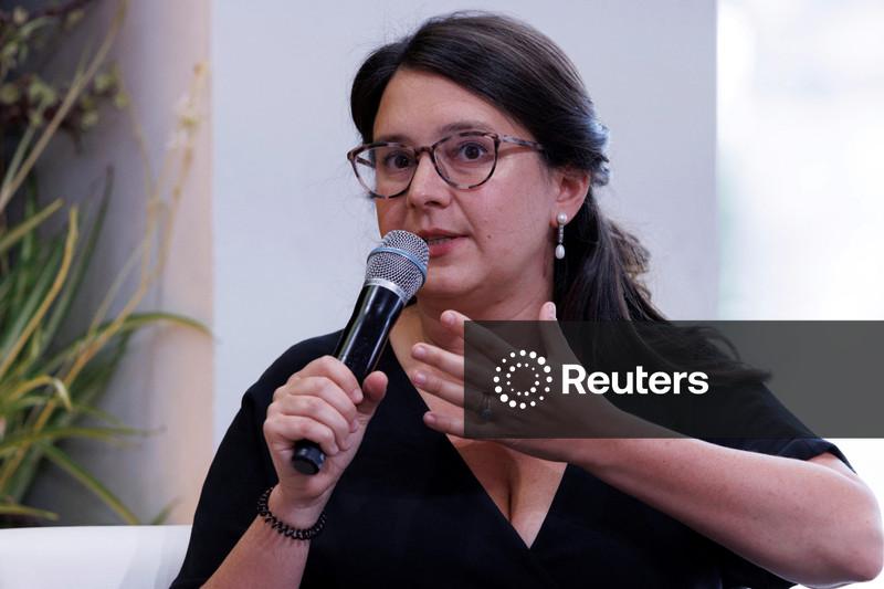 CBS News chief Weiss touts commentator push, draws mixed reaction in newsroom