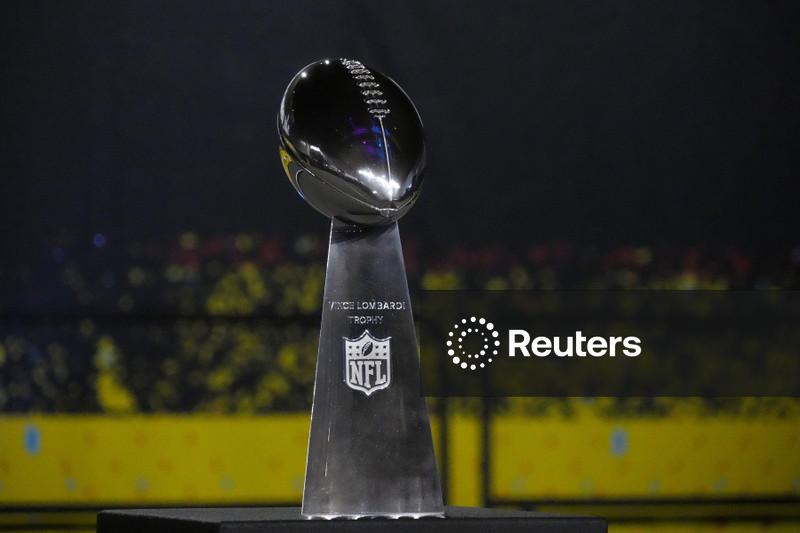 NFL-Super Bowl Opening Night trades circus for convention center calm