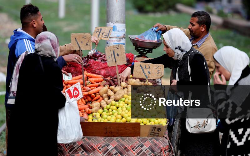 Egypt's non-oil private sector output keeps growing but demand eases, PMI shows