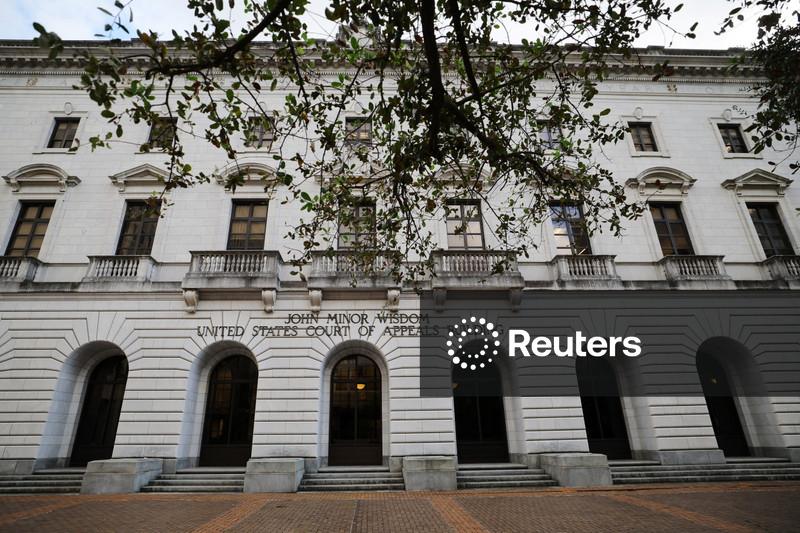 US appeals court upholds Trump's immigration detention policy