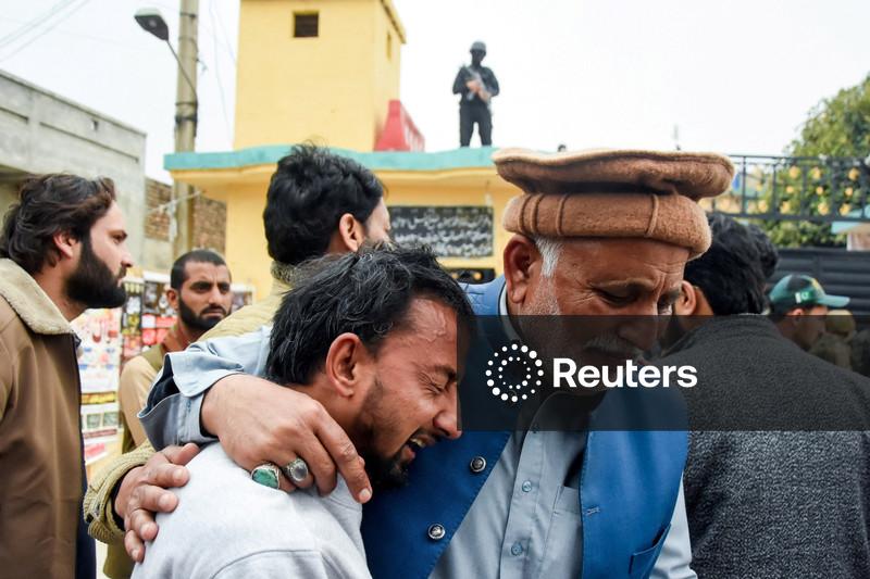 Thousands in Islamabad mourn 31 killed in suicide bombing of Shi'ite mosque