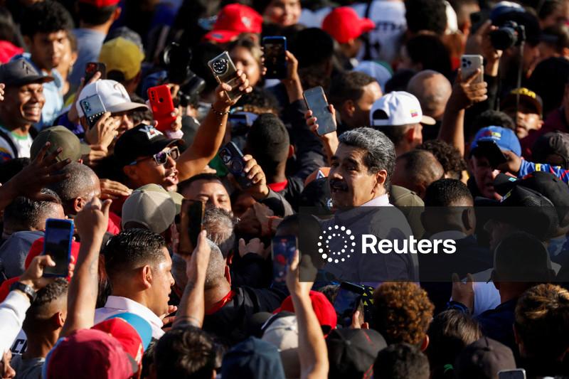 Distrust, desertions, and dwindling bonuses undermine Socialist Party’s grip on Venezuela