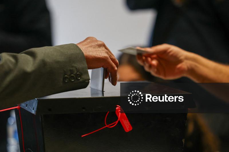 Portugal votes in presidential runoff with Socialist poised for victory