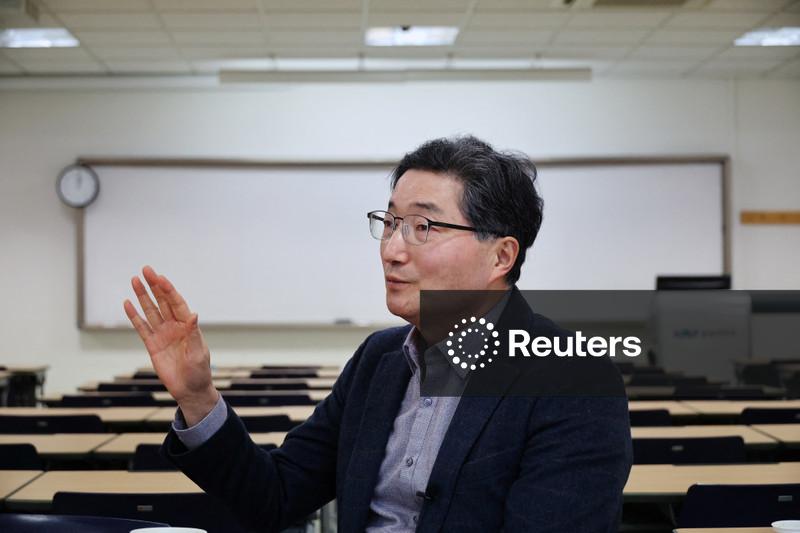 Contender for Bank of Korea governor backs higher property taxes to contain inflation