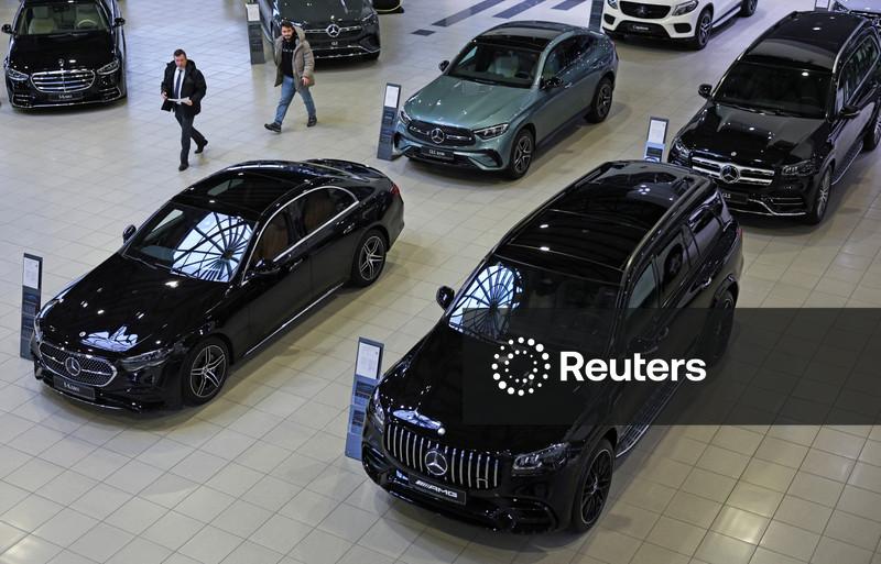 Exclusive-Foreign cars flow to Russia through China, skirting Ukraine war sanctions
