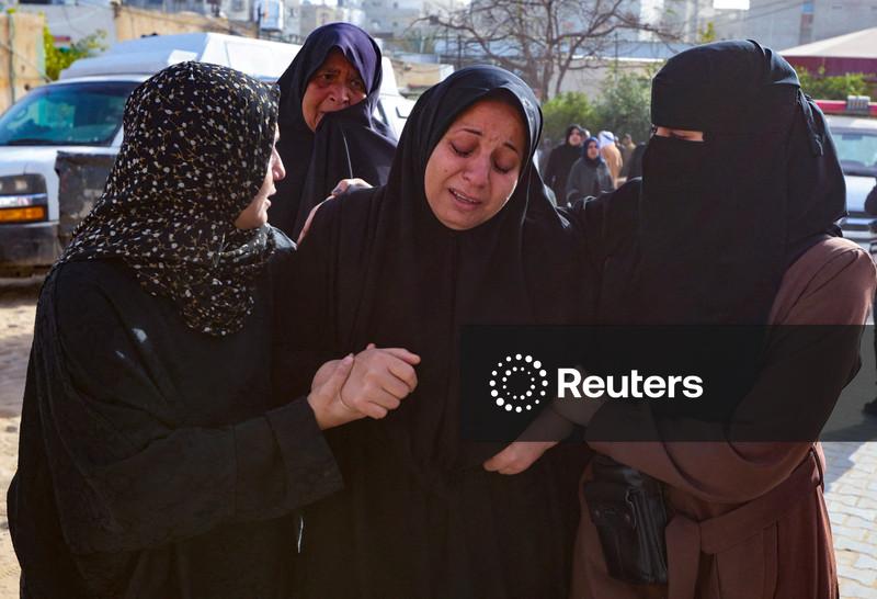 Israeli airstrikes kill 11 in Gaza, Palestinians say; Israel says Hamas violated truce