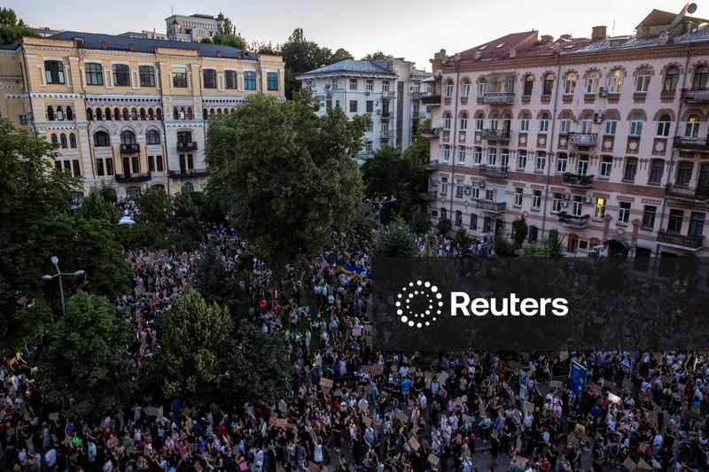 Ukrainian anti-graft authorities detain ex-minister in major case