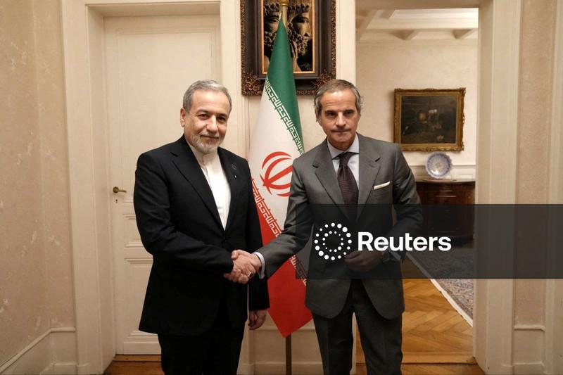 US and Iran set for high-stakes nuclear talks in Geneva as threat of war looms