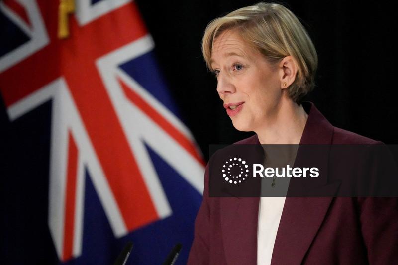 RBNZ's new boss takes on debut meeting with focus on transparency