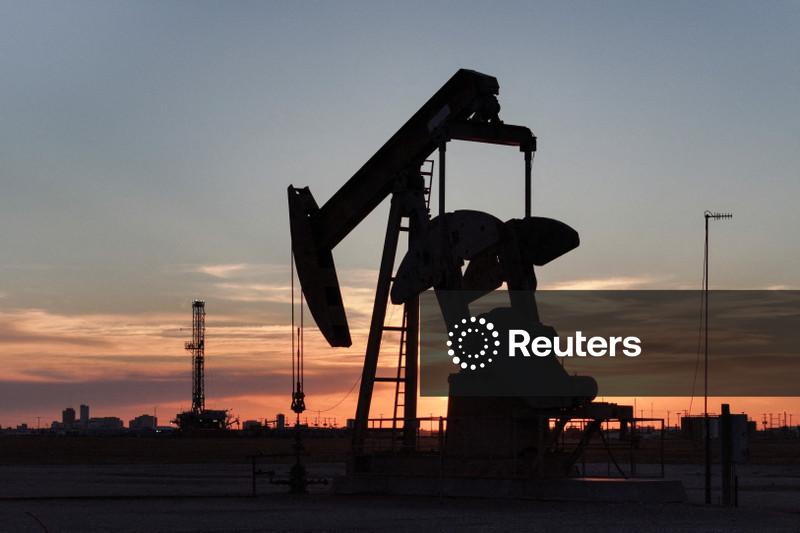 Oil heads for first weekly gain in three as US-Iran tensions brew