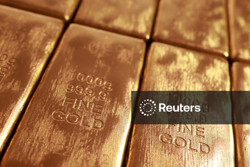 Gold falls from three-week high on profit-booking, firm dollar