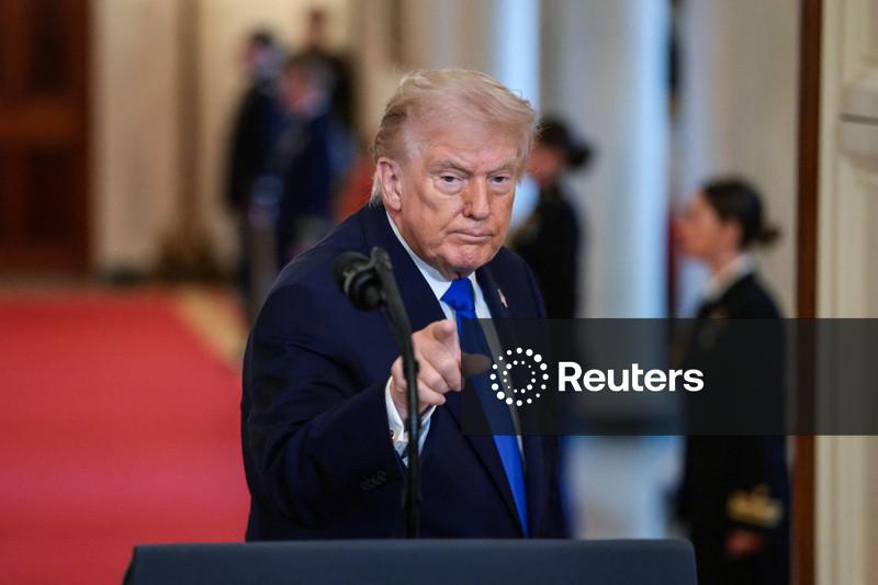 Trump, facing headwinds at home and abroad, to address State of the Union