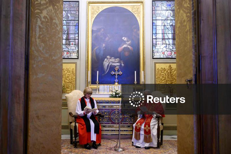 Pope and first female Archbishop of Canterbury meet and pray together