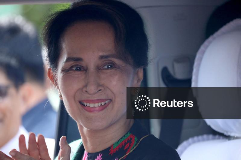 Detained Myanmar ex-leader Suu Kyi to meet legal team this weekend