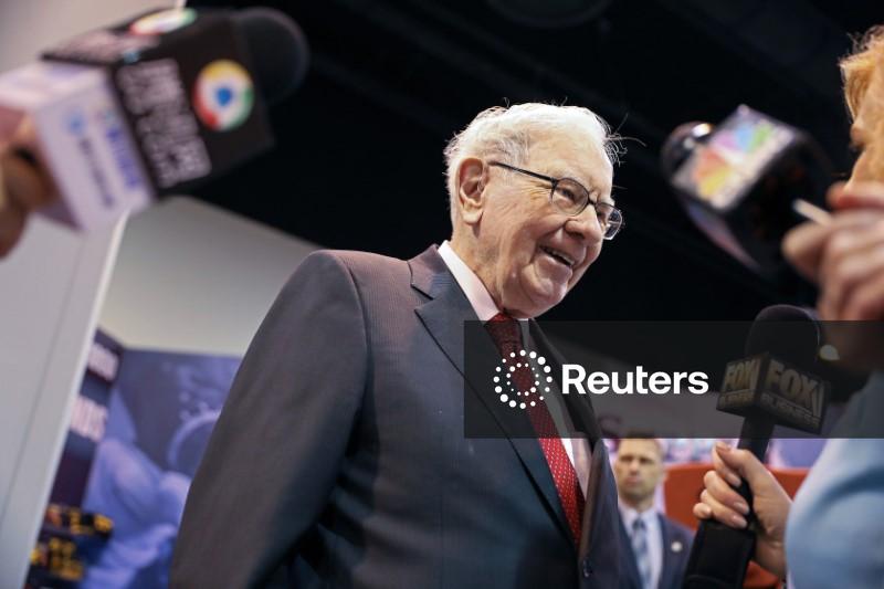 Warren Buffett, Stephen Curry lunch auction fetches $9 million for charity