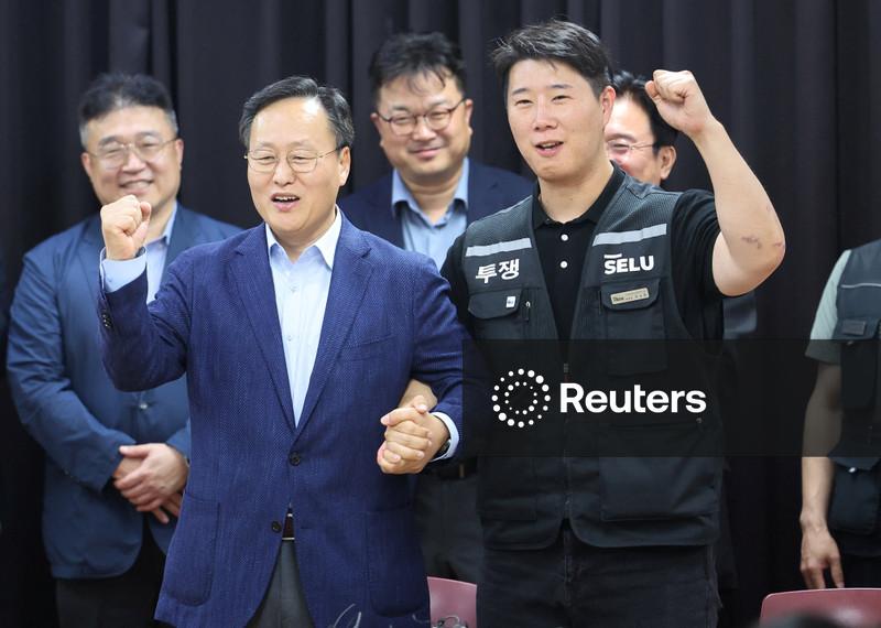 Samsung shares soar as strike averted, but bonuses of $416,000 for some stoke concern