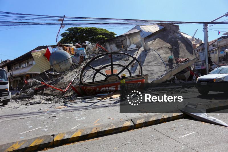 Rescuers race to reach trapped after powerful quake in southern Philippines