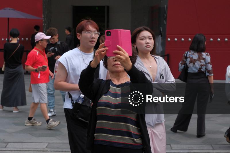 China smartphone shipments fall for fifth straight quarter as costs rise - IDC