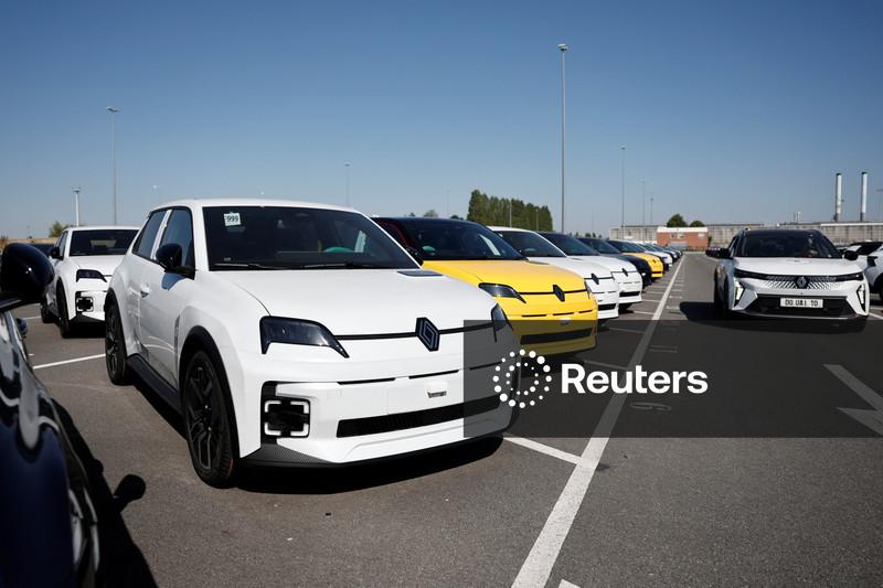 Renault first-half sales volumes slip 0.4% vs year-ago period