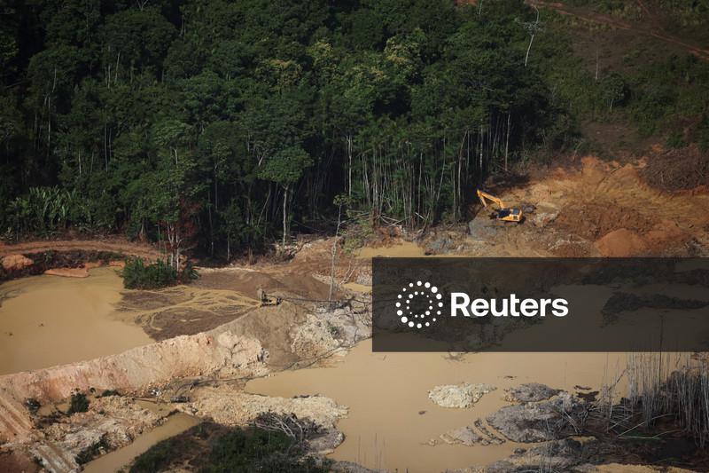 Encroaching energy, mine concessions threaten protected ecosystems, research shows
