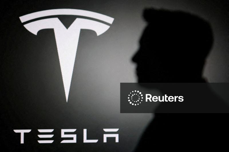 Exclusive-Musk’s public endorsement of SpaceX-Tesla deal may throw a wrench in talks