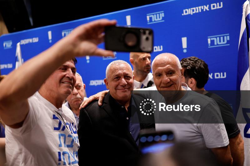 Disenchanted Netanyahu supporters are prize of Israel election campaign