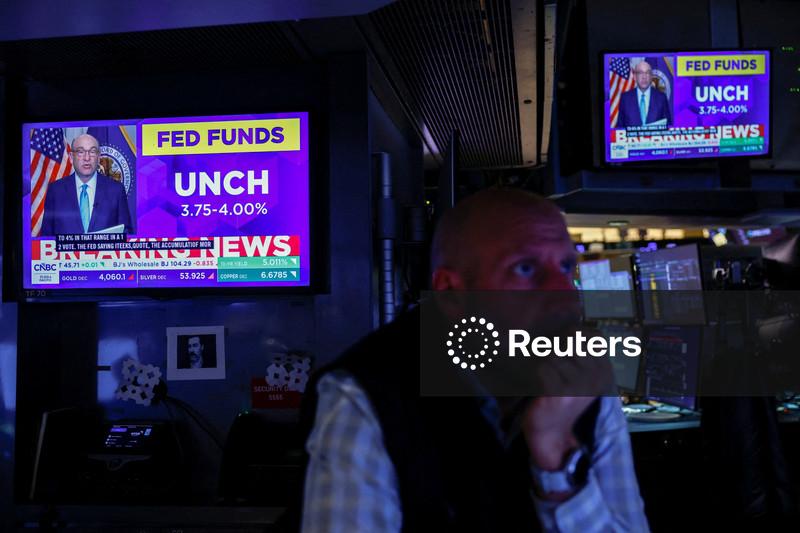 Analysis-Fed highlights economic strength but muddies outlook for Treasuries